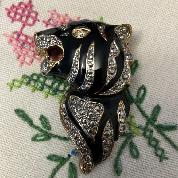 Cat Brooch - Picture 2 of 8